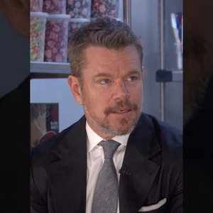 Matt Damon and Jimmy Fallon Share Freezer Secrets on THE TONIGHT SHOW STARRING JIMMY  Photo