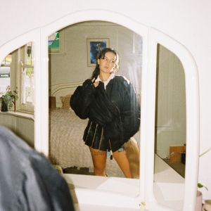 Mallrat Conjures the Celestial and Caustic with 'Ray Of Light' Photo