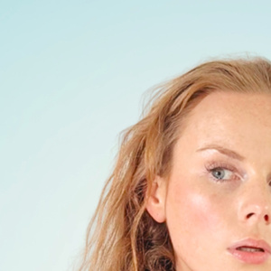 Roseanna Releases New Single AWAKE Photo