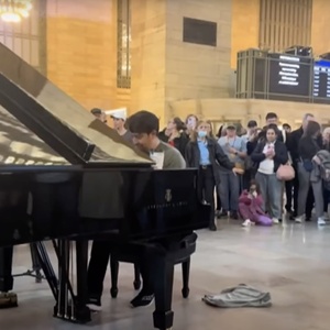 Lin-Manuel Miranda Surprises Grand Central With Piano Performance for 'Dear New York' Video