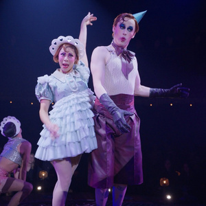 Video: Reeve Carney and Eva Noblezada in CABARET AT THE KIT KAT CLUB in London Video