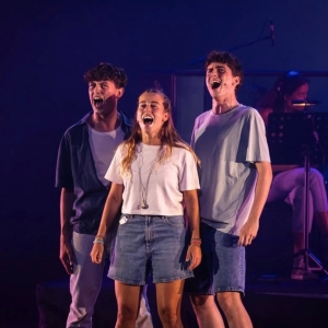 PHOTOS: TOTS ELS NENS CREIXEN se estrena en un único concierto en el Teatre Condal Photo