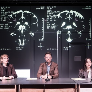 Review: R.O.I. (RETURN ON INVESTMENT), Hampstead Theatre Photo