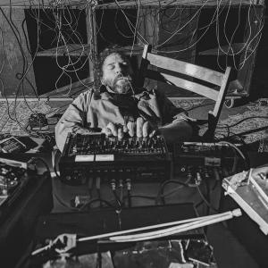 Aaron Dilloway to Release NO SKILL COMEDY MIND READING via Dais Records Photo