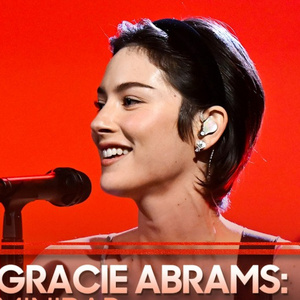 Gracie Abrams Performs MINIBAR on THE TONIGHT SHOW STARRING JIMMY FALLON Photo