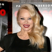 Wake Up With BWW 3/24: Pamela Anderson Prepares For Broadway Debut in CHICAGO, and Mo Photo