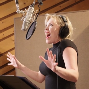 Video: Robyn Hurder Sings Let Me Be Your Star From SMASH on Broadway Photo