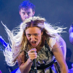 REVIEW: Emma Rice’s adaptation of WUTHERING HEIGHTS Is A Clear And Captivating Expr Photo