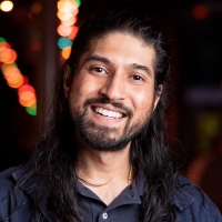 Comedian Alingon Mitra to Perform at The Den Theatre in August