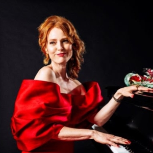 Alicia Witt Releases Holiday Single 'I Think I’m Spending Christmas with You' Photo