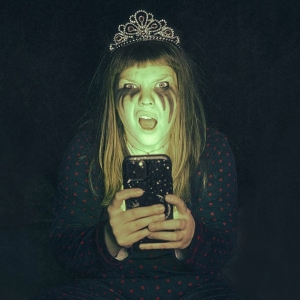 EDINBURGH 2025: Review: DEAD AIR, Pleasance Courtyard Photo