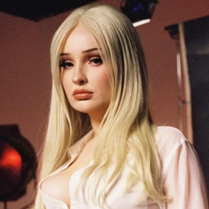 Video: Kim Petras Performs 'Alone,' 'Claws,' & 'Minute' in Captivating 'Feed The Beas Photo