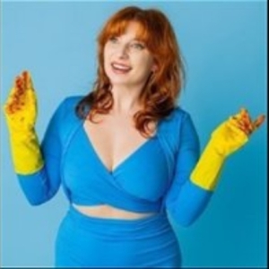 EDINBURGH 2025: Review: ROBYN REYNOLDS: WHAT DOESN'T KILL YOU, Snug Bar At Assembly R Photo