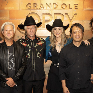 SWITCHFOOT to Make Grand Ole Opry Debut With Lainey Wilson Duet Photo