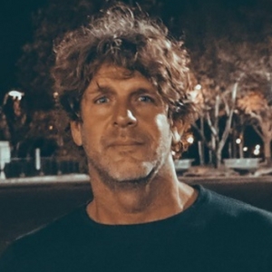 Billy Currington Releases New Single 'Anchor Man' Photo