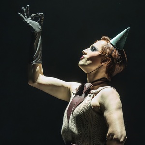 Photos: Further Look at Reeve Carney and Eva Noblezada in CABARET Photo