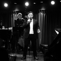 BWW Review: NICOLAS KING: HINDSIGHT IS 2020 is a Joy From Start to Finish at The…