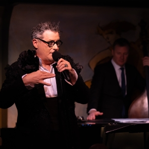 Review: Isaac Mizrahis I KNOW EVERYBODY at Café Carlyle Is a Hilarious Escape Photo