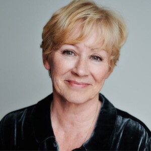 Interview: 'It's Been Harder Than I Thought": Actor Lindsey Coulson On Returning To T Photo