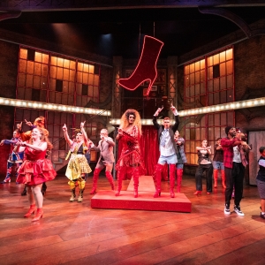 Review: KINKY BOOTS at DE Theatre Co. Photo