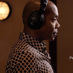 Exclusive Video: Darius de Haas Sings 'Let Me Carry You This Christmas' From New Holi Photo