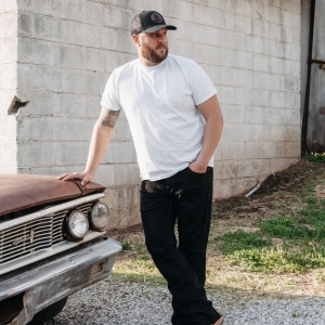 Country Artist Daniel Jeffers Drops New Single Beer Drinkin Crowd Photo