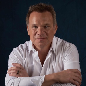 Interview: Two-Time Tony Winner Norbert Leo Butz Brings Three Decades of Broadway to Segerstrom Center for the Arts