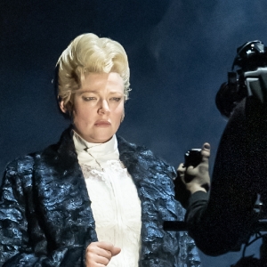 Sarah Snook Is Finding Freedom in the 'Precise Perfectionism' of DORIAN GRAY Interview