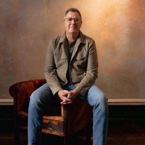 Vince Gill To Receive the 2025 CMA Willie Nelson Lifetime Achievement Award Photo