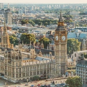 UK Government Announces Temporary VAT Cut on Children's and Family Theatre Tickets fo Photo