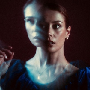 Grace Cummings Releases New Single 'Fake' Photo