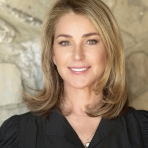 Listen: LITTLE KNOWN FACTS with Ilana Levine and Special Guest, Peri Gilpin Photo