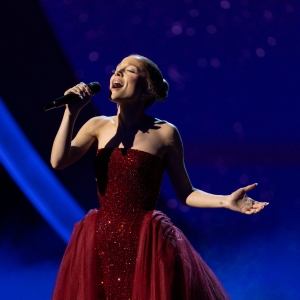 Ariana Grande Refutes Claims of Quitting Music, Teases 2026 Live Performances Photo