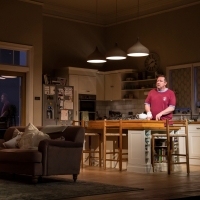 BWW Review: MIDDLE, National Theatre Photo