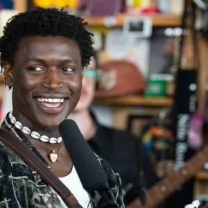 Mon Rovîa Performs NPR TINY DESK CONCERT, Watch the Set Photo