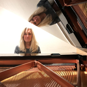 Bees Deluxe Will Come to Jazz On Main in August Photo