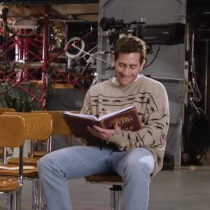 Video: Watch Jake Gyllenhaal in New Promo for SNL Season Finale Interview