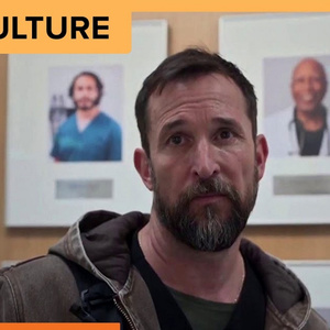 Noah Wyle's Dr. Robby Returns for First Day Back in THE PITT Season 3 Footage Photo