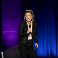 Netflix Announces Taylor Tomlinson's First Hour-Long Comedy Special Photo
