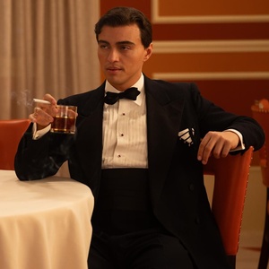 Wake Up With BroadwayWorld September 29, 2025- CHESS Stars Meet the Press and More Image