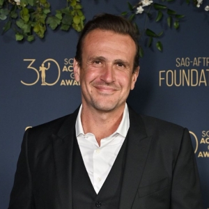 Jason Segel, Samara Weaving, & More Join Jorma Taccone's THE TRIP Photo