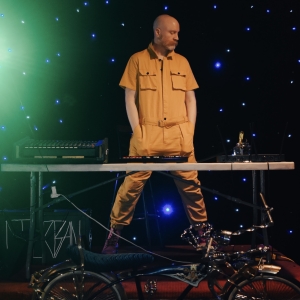 Video: Logan Lynn Unveils Title Track From 'Softcore' Album