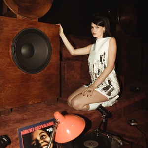 Sienna Spiro to Bring 'My House' Tour to North America, the UK, & More This Fall