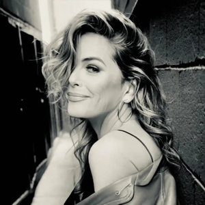 Interview: Lisa Donahey of RETRO REWIND: LISA & ELVIS AT THE VELVET MARTINI LOUNGE, V Photo