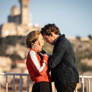 Video: Kaley Cuoco and Sam Claflin Star in New Trailer for MGM+ Series VANISHED Photo