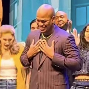Video: Ne-Yo Takes His First Bow in HELL'S KITCHEN on Broadway Photo