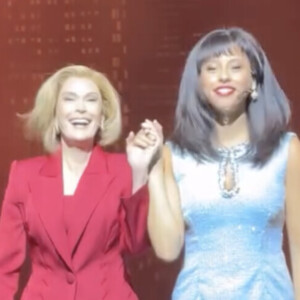 Video: Teri Hatcher Takes First Bows in THE DEVIL WEARS PRADA in London Photo