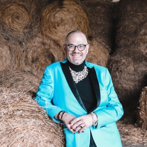 Interview: Michael Rider Gears Up for THIS 'OL HOUSE at Green Room 42 Interview