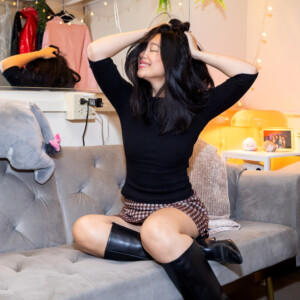 From Tarot Cards to Sweet Treats: Backstage with MAYBE HAPPY ENDING’s Hannah Kevitt Photo