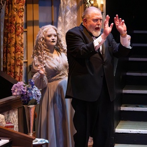 Review: BLITHE SPIRIT at Theatre In The Round